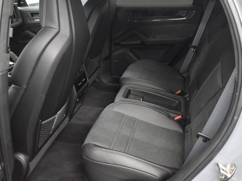 Certified 2024 Porsche Cayenne Turbo GT AWD/4WD image 6