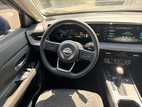 Certified 2025 Nissan Kicks SV FWD image 17
