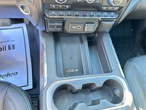 Used 2021 GMC Sierra 1500 Denali w/ Denali Ultimate Package AWD/4WD image 17