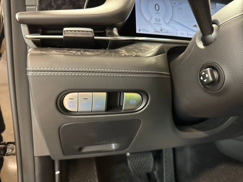 Used 2025 Genesis G90 3.5T AWD/4WD image 24