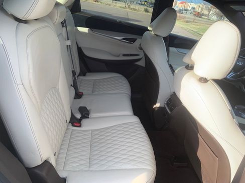 Used 2019 INFINITI QX50 Essential w/ Sensory Package image 30