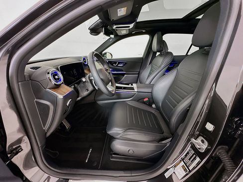Used 2025 Mercedes-Benz GLC 300 4MATIC image 23