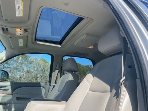 Used 2013 Chevrolet Tahoe LTZ image 3