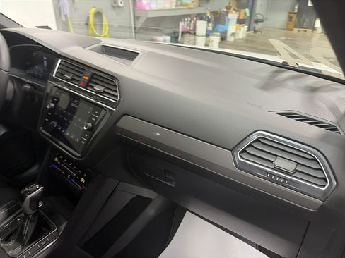 Certified 2024 Volkswagen Tiguan SE R-Line AWD/4WD image 34