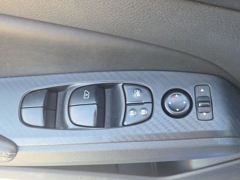 Used 2025 Nissan Altima 2.5 SV image 19