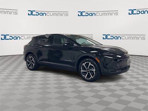 New 2026 Chevrolet Equinox EV LT image 2