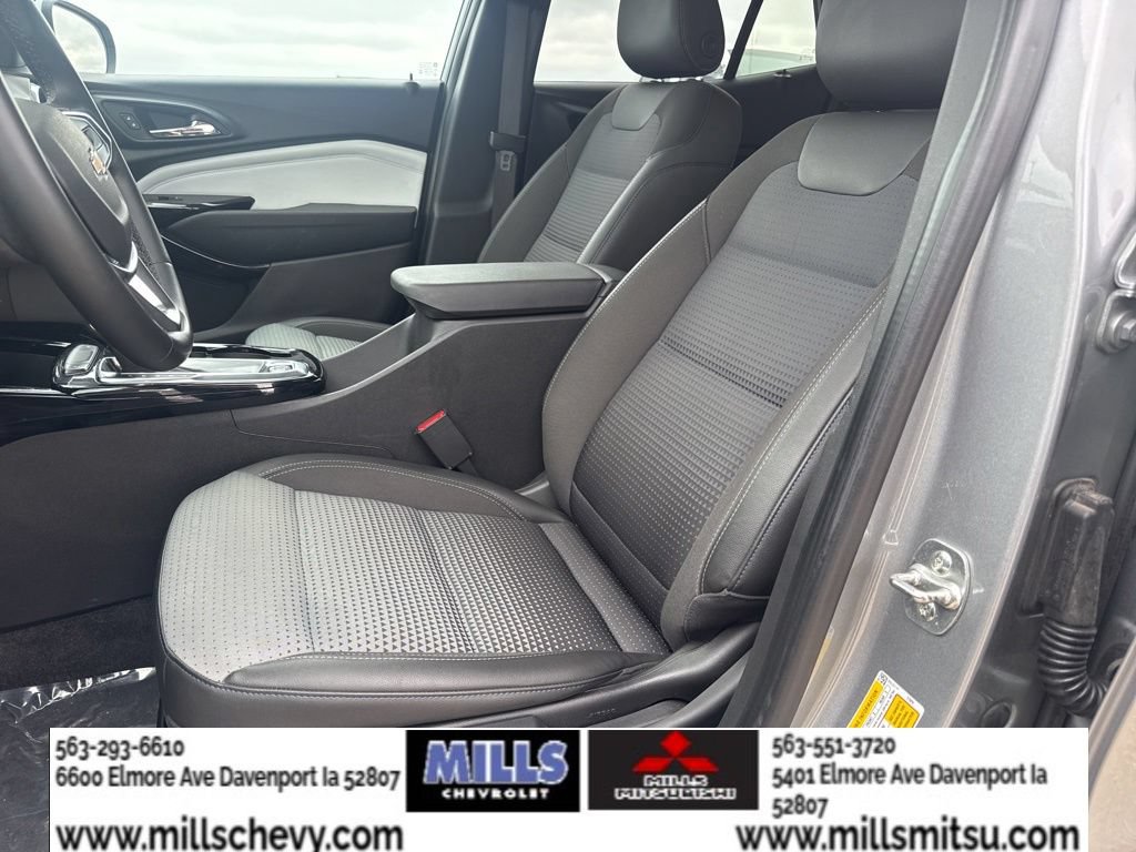 Used 2025 Chevrolet Trax LT w/ LT Convenience Package FWD image 12