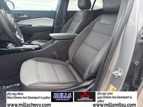 Used 2025 Chevrolet Trax LT w/ LT Convenience Package FWD image 12