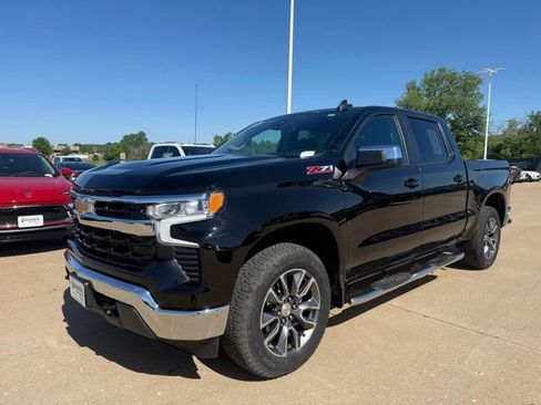 Used 2025 Chevrolet Silverado 1500 LT w/ Z71 Off-Road Package AWD/4WD image 9