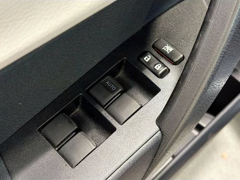 Used 2016 Toyota Corolla LE FWD image 14