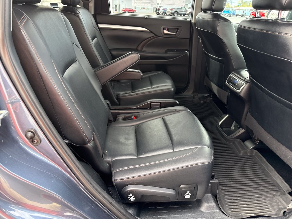 Used 2019 Toyota Highlander XLE AWD/4WD image 20