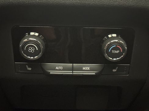 Used 2024 Chevrolet Traverse RS AWD/4WD image 21