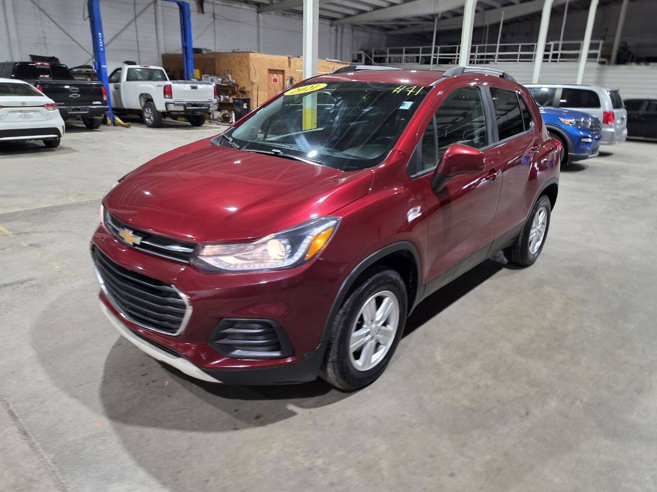 Used 2021 Chevrolet Trax LT w/ LT Convenience Package AWD/4WD image 2