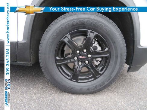 Used 2023 GMC Acadia AT4 w/ Preferred Package image 9