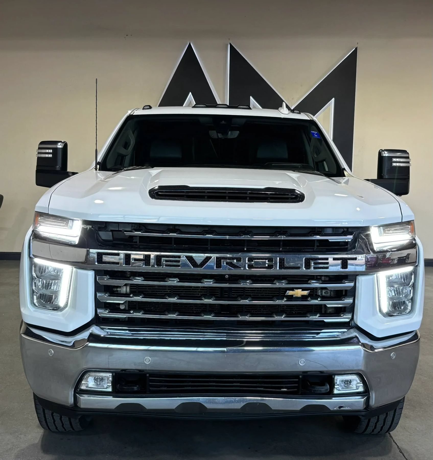 Used 2022 Chevrolet Silverado 3500 LTZ w/ LTZ Convenience Package AWD/4WD image 3