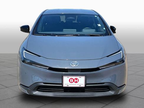 Used 2025 Toyota Prius LE FWD image 4