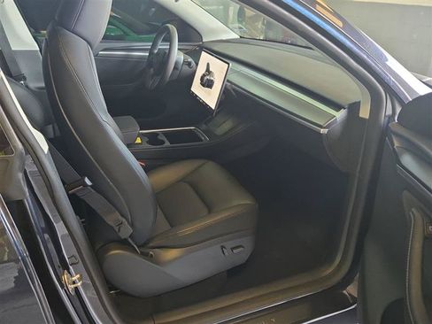 Used 2024 Tesla Model Y Long Range RWD image 7