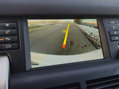 Used 2019 Land Rover Discovery Sport SE image 20