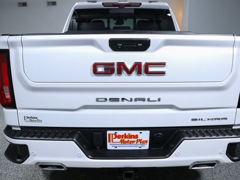 Used 2022 GMC Sierra 1500 Denali w/ Denali Reserve Package AWD/4WD image 8