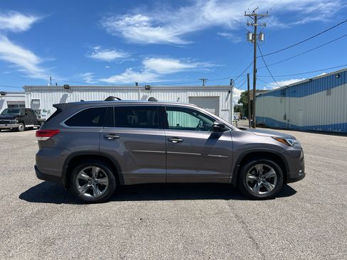 Used 2019 Toyota Highlander Limited Platinum AWD/4WD image 7
