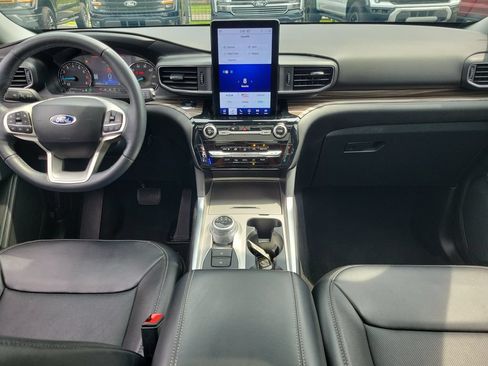 Certified 2024 Ford Explorer Limited w/ Limited Technology Package AWD/4WD image 11