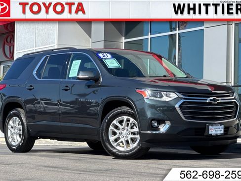 Used 2021 Chevrolet Traverse LT image 1