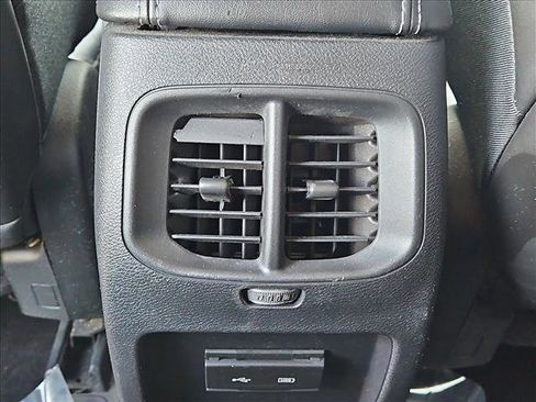 Used 2019 Jeep Cherokee Latitude Plus w/ Cold Weather Group image 23