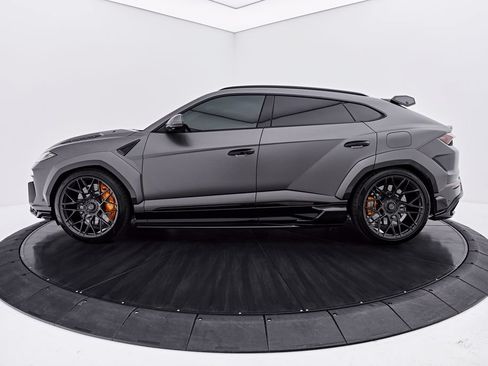 Used 2025 Lamborghini Urus Performante AWD/4WD image 11