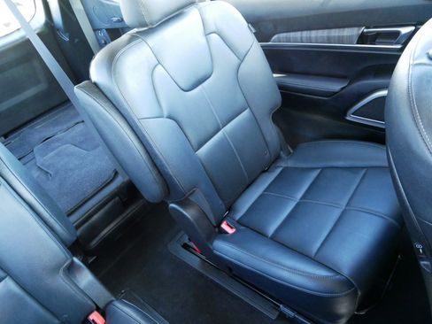 Used 2023 Kia Telluride EX w/ EX Captain's Chair Package image 14