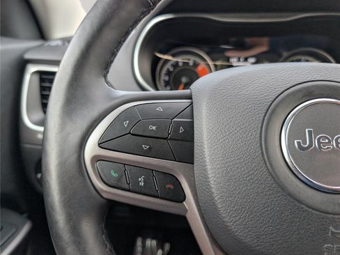 Used 2019 Jeep Cherokee Latitude Plus w/ Comfort/Convenience Group AWD/4WD image 22