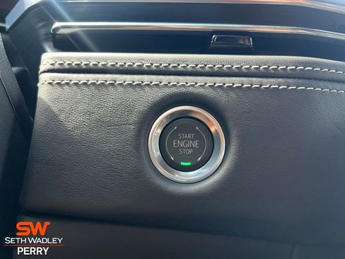 Used 2025 Cadillac Escalade V image 32