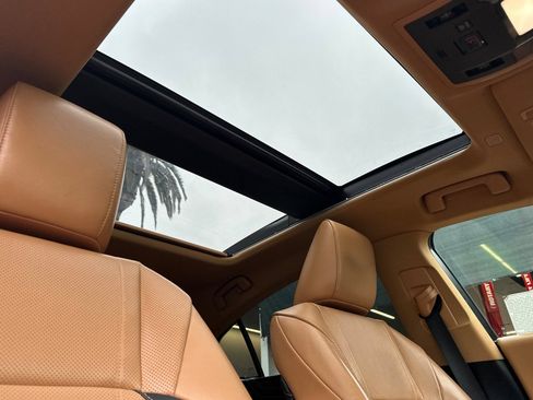 Used 2024 Lexus ES 350 w/ Accessory Package (Z1) FWD image 17