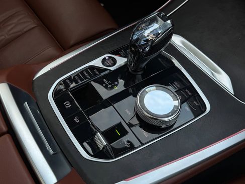 Used 2022 BMW X7 M50i image 43