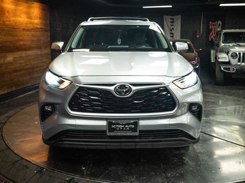 Used 2020 Toyota Highlander LE FWD image 4