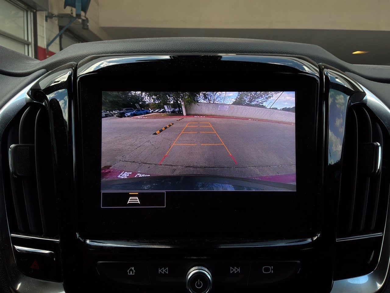 Used 2023 Chevrolet Traverse LT FWD image 40
