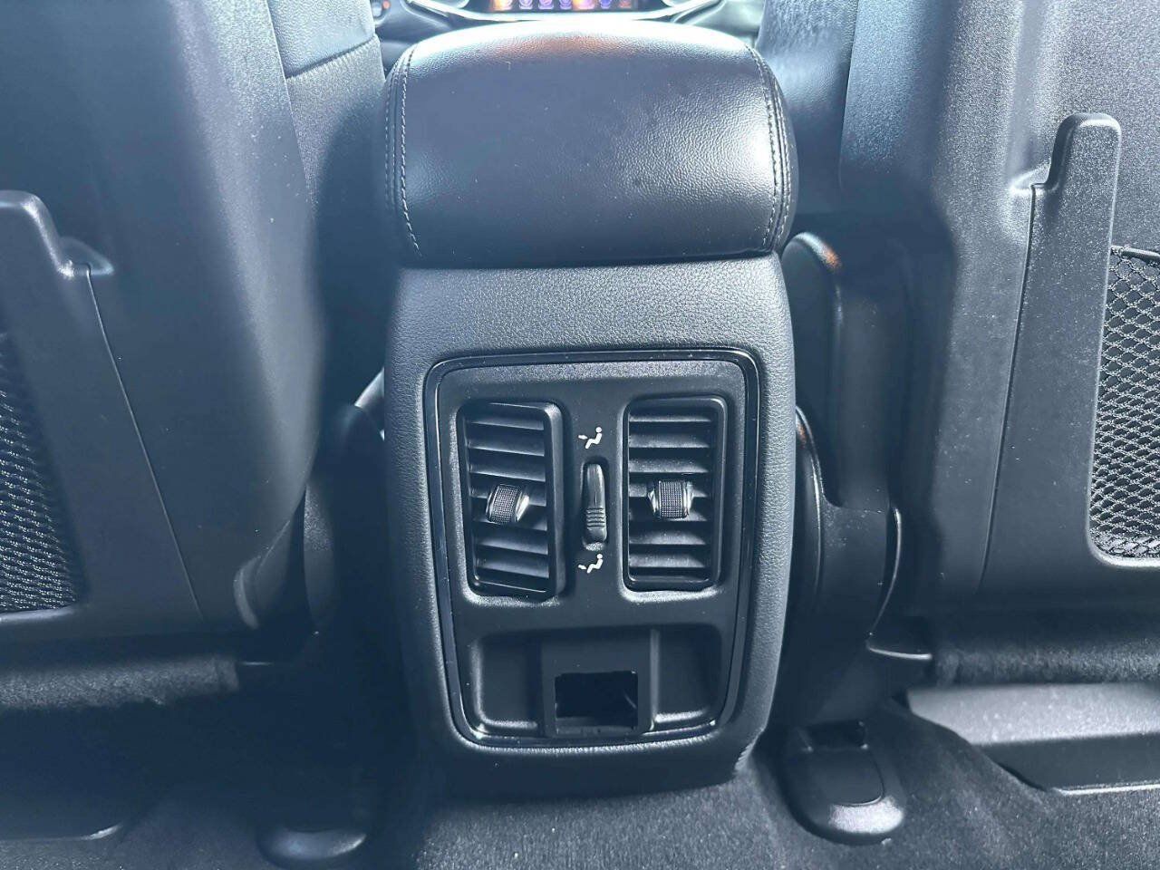 Used 2019 Jeep Grand Cherokee Altitude RWD image 16