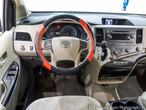 Used 2011 Toyota Sienna LE image 16