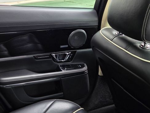 Used 2014 Jaguar XJ AWD image 34