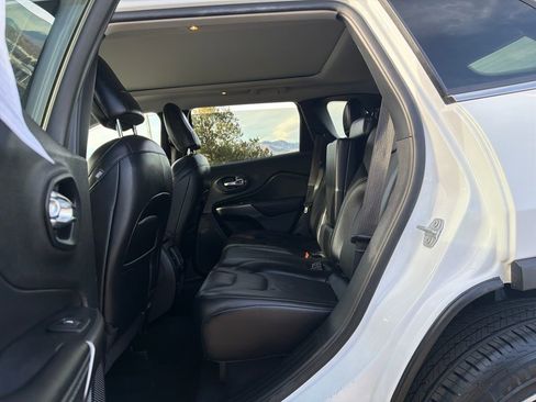 Used 2021 Jeep Cherokee Limited image 19