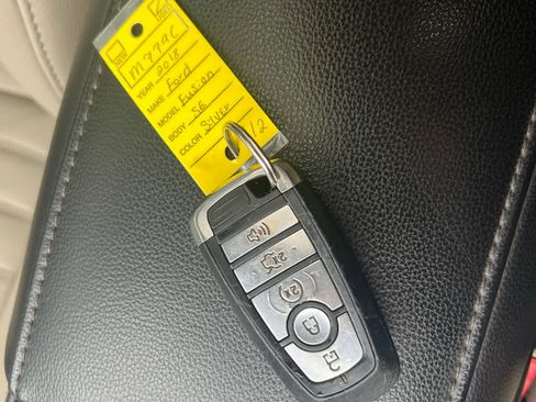 Used 2018 Ford Fusion SE w/ Fusion SE Technology Package image 30