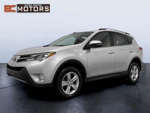 Used 2014 Toyota RAV4 XLE image 2