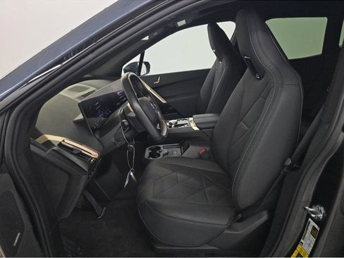 Used 2024 BMW iX xDrive50 w/ Sport Package AWD/4WD image 7
