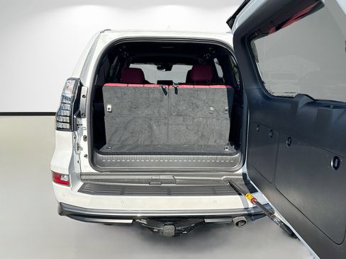 Used 2023 Lexus GX 460 Premium w/ Accessory Package AWD/4WD image 10