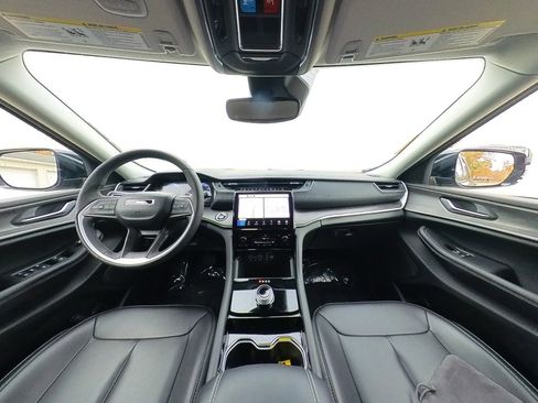 Used 2023 Jeep Grand Cherokee Limited image 44