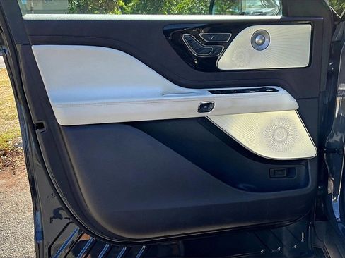 Used 2022 Lincoln Aviator Black Label w/ Dynamic Handling Package image 18