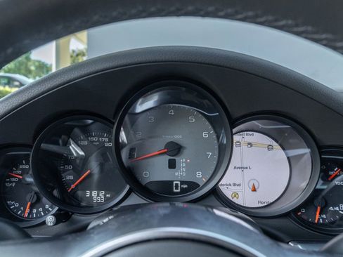 Used 2017 Porsche 911 Carrera 4S image 18