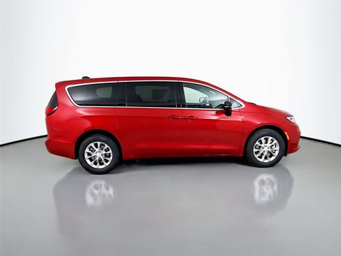 New 2026 Chrysler Pacifica Select image 8