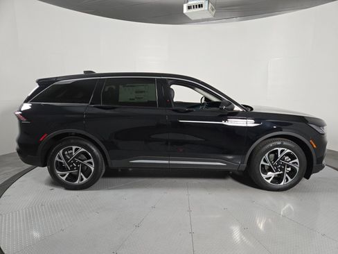 New 2026 Lincoln Nautilus Premier AWD/4WD image 3