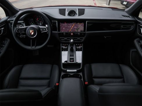 Used 2025 Porsche Macan image 33