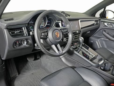 Certified 2023 Porsche Macan S AWD/4WD image 4